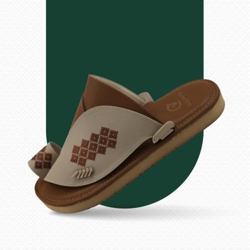 حذاء شرقي مطرز