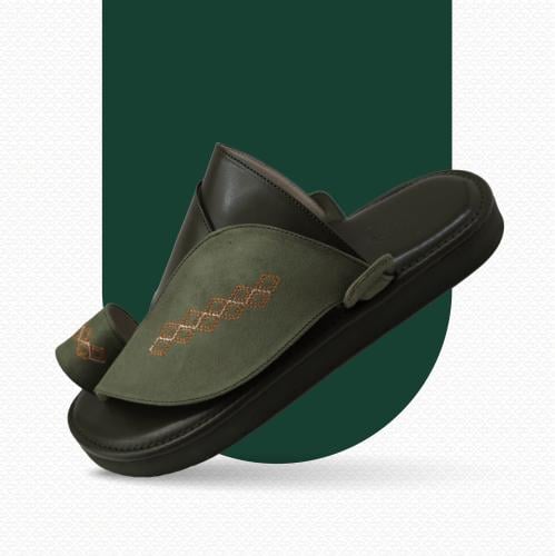 حذاء شرقي مطرز