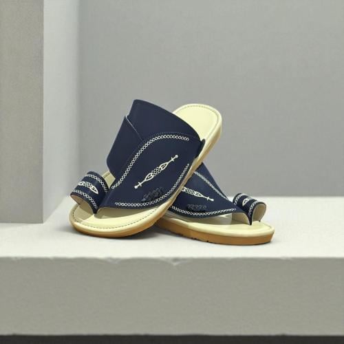 حذاء شرقي مطرز