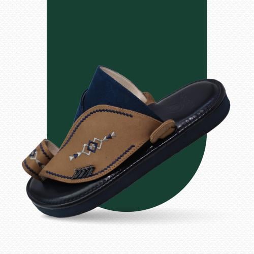 حذاء شرقي مطرز