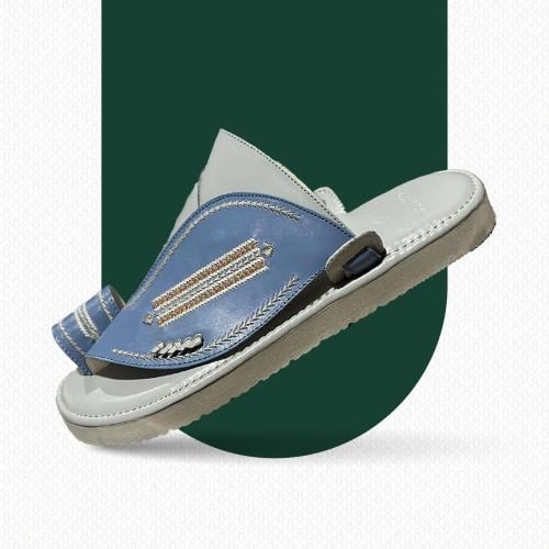 حذاء شرقي مطرز