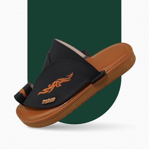 حذاء شرقي مطرز