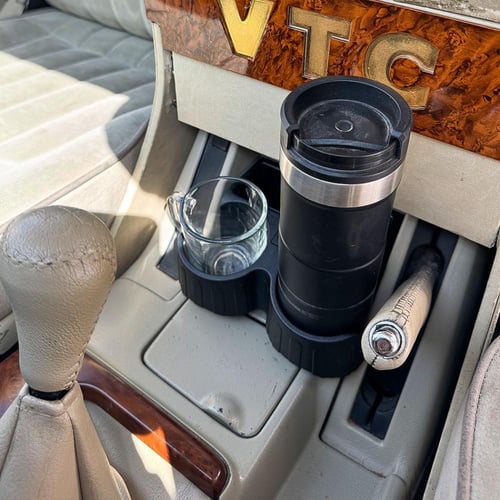 حامل أكواب فاخر مع منفذ شحن Tybe c - نيسان باترول...