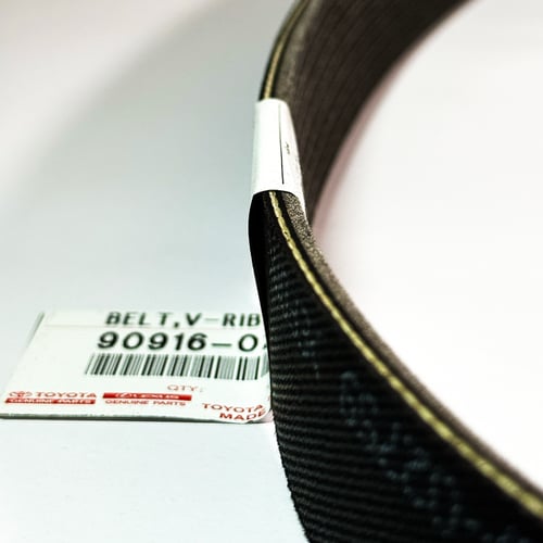 سير المكينة الأصلي من تويوتا لسيارات للاندكروزر 5....