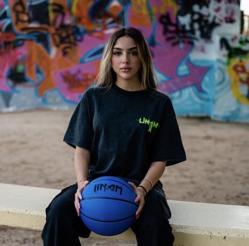 تيشيرت أسود مغسول