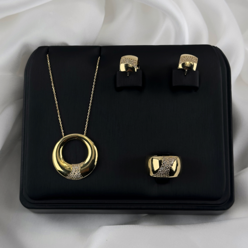 عقد مع خاتم وحلق بتصميم كلاسيكي مزين بفصوص الزركون...