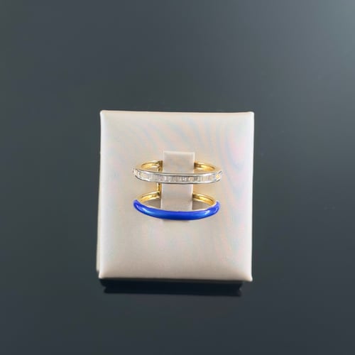 خاتم ذهب اصفر مع لون مينا ازرق ملكي مع فصوص باللون...