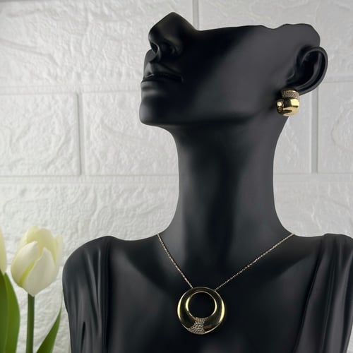 عقد مع خاتم وحلق بتصميم كلاسيكي مزين بفصوص الزركون...