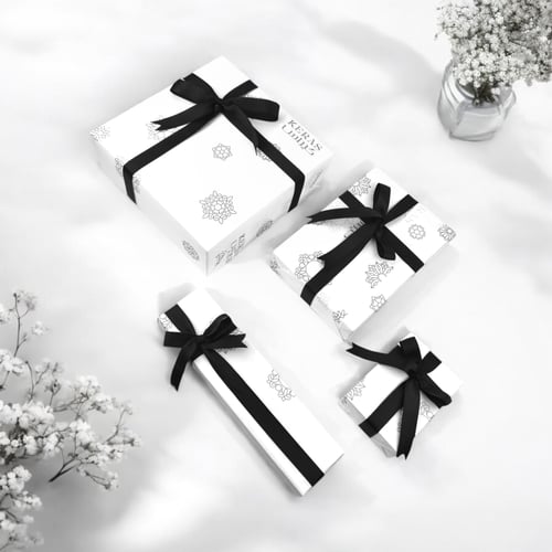 طقم ذهب بتصميم عصري ومختلف عيار 18