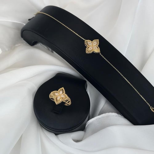 طقم ذهب بتصميم الوردة وفصوص الزركون عيار18