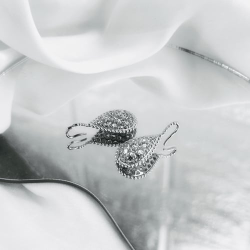 حلق إيطالي من الذهب الأبيض بتصميم مودرن