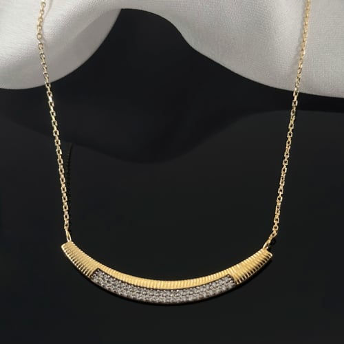 عقد وحلق وخاتم ذهبي جذاب وملفت للنظر مع فصوص الزرك...