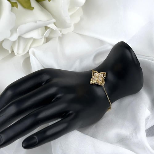 طقم ذهب بتصميم الوردة وفصوص الزركون عيار18