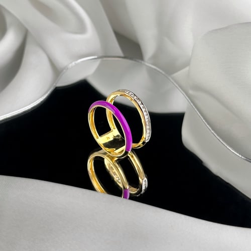 خاتم ذهب اصفر مع لون مينا بنفسجي وحجر زركون ابيض ب...