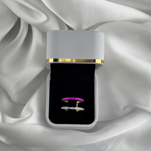 خاتم ذهب اصفر مع لون مينا بنفسجي وحجر زركون ابيض ب...