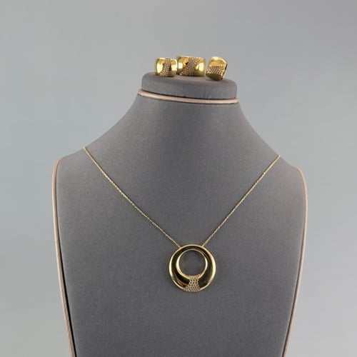 عقد مع خاتم وحلق بتصميم كلاسيكي مزين بفصوص الزركون...