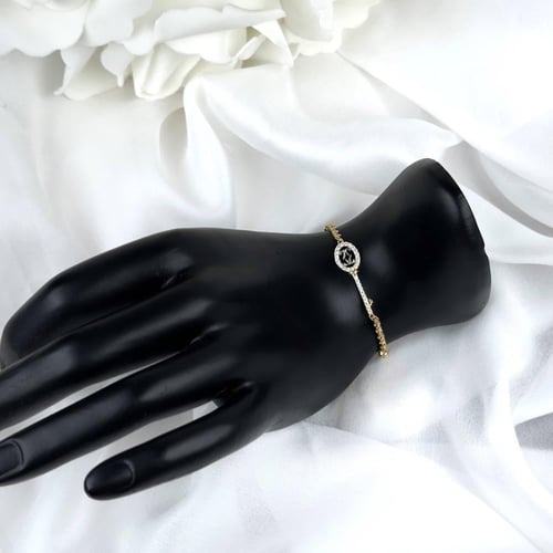 طقم ذهب بتصميم عصري ومختلف عيار 18