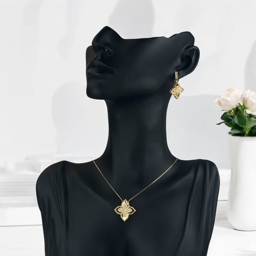 طقم ذهب بتصميم الوردة وفصوص الزركون عيار18