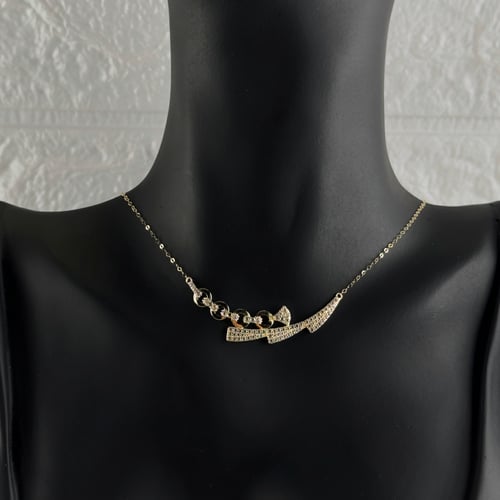 طقم ذهب اصفر مزين بفصوص الزركون بقصة ناعمة عيار 18