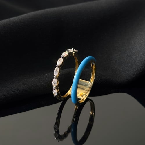 خاتم ذهب مع لون مينا ازرق وحجر زركون ابيض بتصميم د...