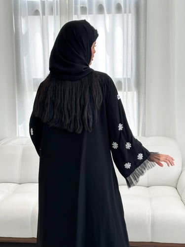 عباية شك ابيض