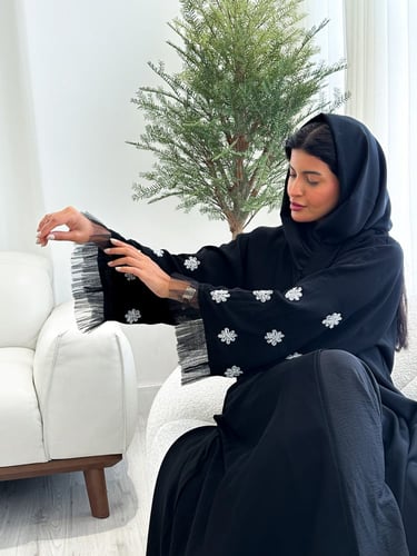 عباية شك ابيض