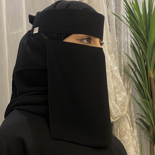 عرض طرحتين البندانة + نقاب (وسط) مطاط مائل