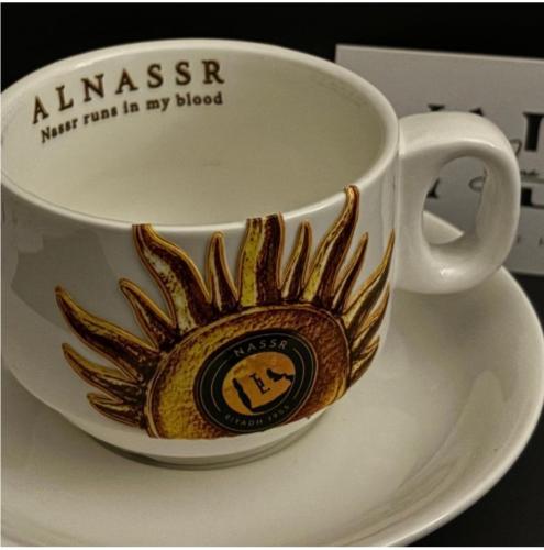 كوب النصر أبيض بارز