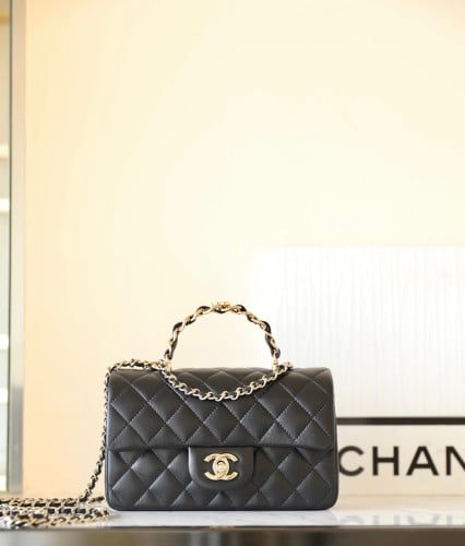 شانيل 23k المقاس. العرض 20cm الارتفاع 12cm العمق 6cm