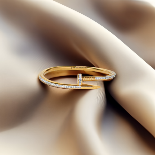 بنجرة نسائية بلون ذهبي