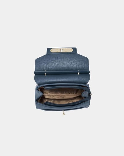 شنطة نسائية بلون بني