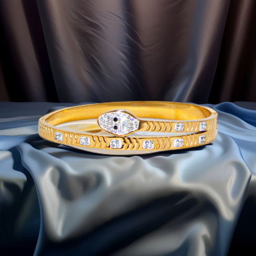 بنجرة نسائية بلون ذهبي