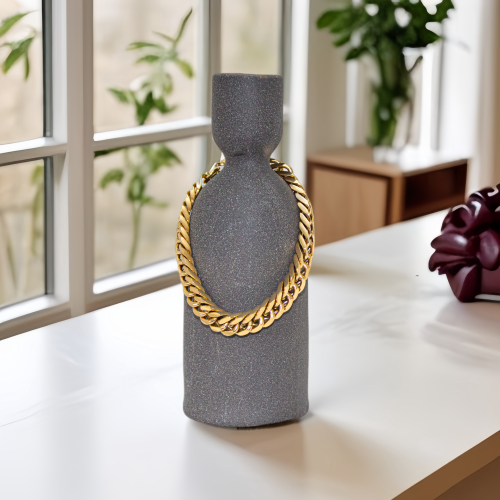 اسوارة نسائية بلون ذهبي