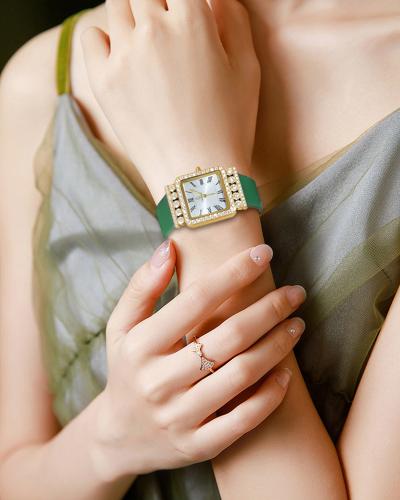 ساعة رنا من الجلد الصناعي بلون اخضر GAL035F