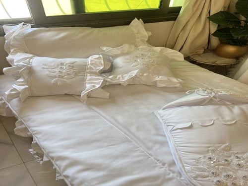 طقم بقطع أساسية محايد للجنسين مزين باللؤلؤ و الكرس...