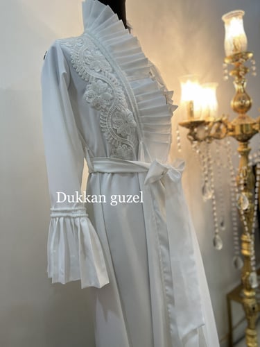 روب ام مكون من قطعتين مع شك ولولو