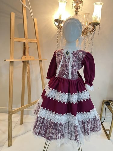 فستان بناتي فخم مع الشك والبروش الفكتوري