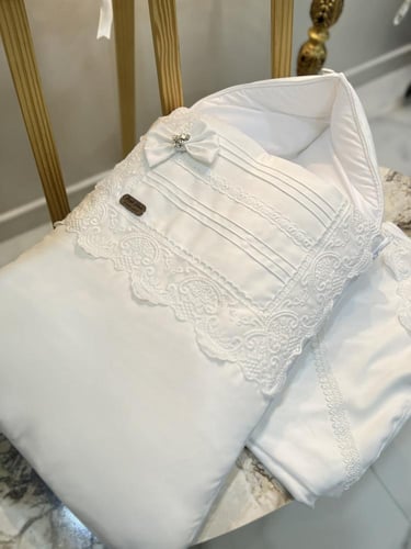 طقم محايد للجنسين مكون من مدس + افرول مولود + قبعة...