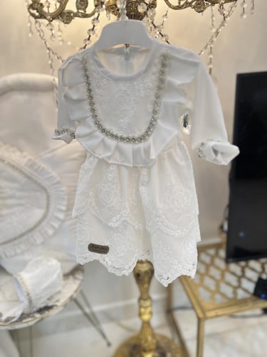 مدس بيبي + فستان مولوده مقاس من 0-3 + قبعة فرنسية