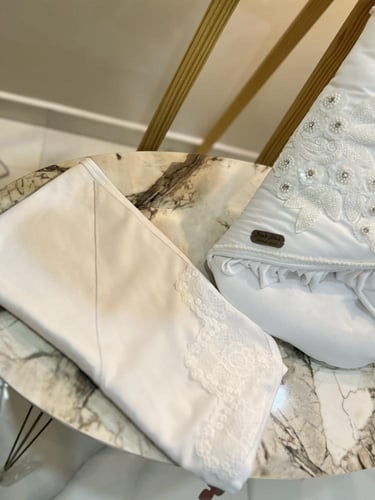 طقم مكون من روب ام قطعتين داخليه و خارجيه + مدس مع...