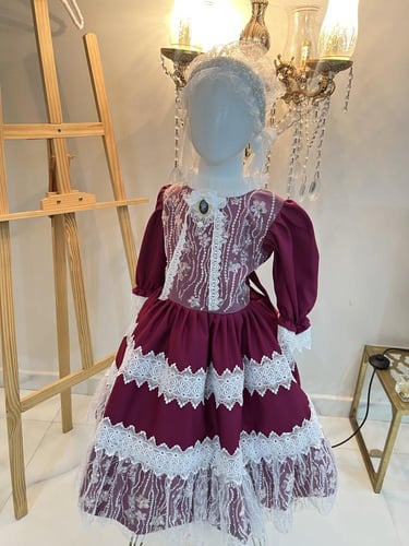 فستان بناتي فخم مع الشك والبروش الفكتوري