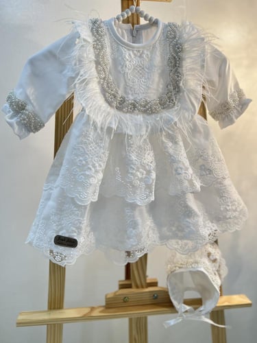 مدس مزين بالكريستال + فستان مولوده مع الريش و الكر...