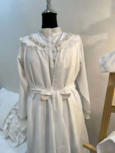 روب ام مكون من قطعتين داخلي وخارجي مزين باللؤلؤ و...