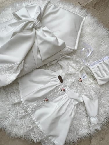 طقم بناتي مكون من (مدس + فستان مقاس من 0-3 +قبعة ف...