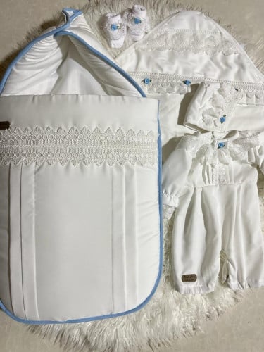 طقم ولادي مكون من (مدس +افرول مقاس من 0-3+قبعة فرن...