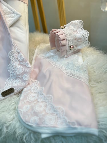 مدس مع فيونكه لون غبار الورد + فستان مقاس من 0-3 +...