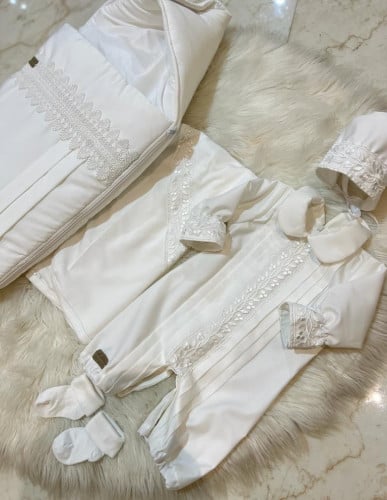 طقم ولادي مكون من (مدس +افرول مقاس من 0-3+قبعة فرن...