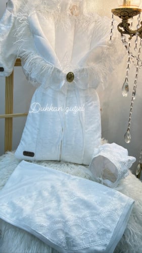 مدس مواليد ملبس دانتيل مع الريش و البروش الفكتوري...