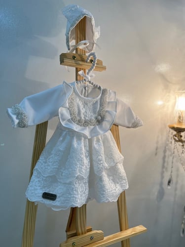 محمل مواليد بالشك واللؤلؤ + فستان مع شك و اللؤلؤ +...