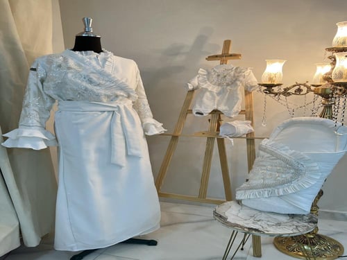 طقم الام ومولودها مكون من روب ام قطعتين + مدس + اف...